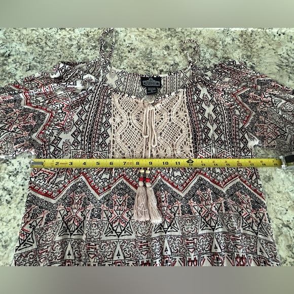 Angie Boho Crochet Black White Red Tribal Print Cold Shoulder Blouse Top Size L - Picture 9 of 10